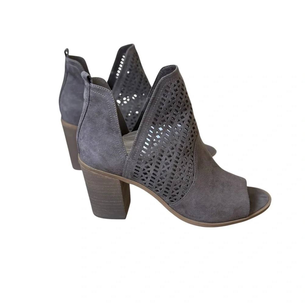 Steve Madden Gray Perforated Block Heel Peep‎ Toe Ankle Booties Women’s 10M